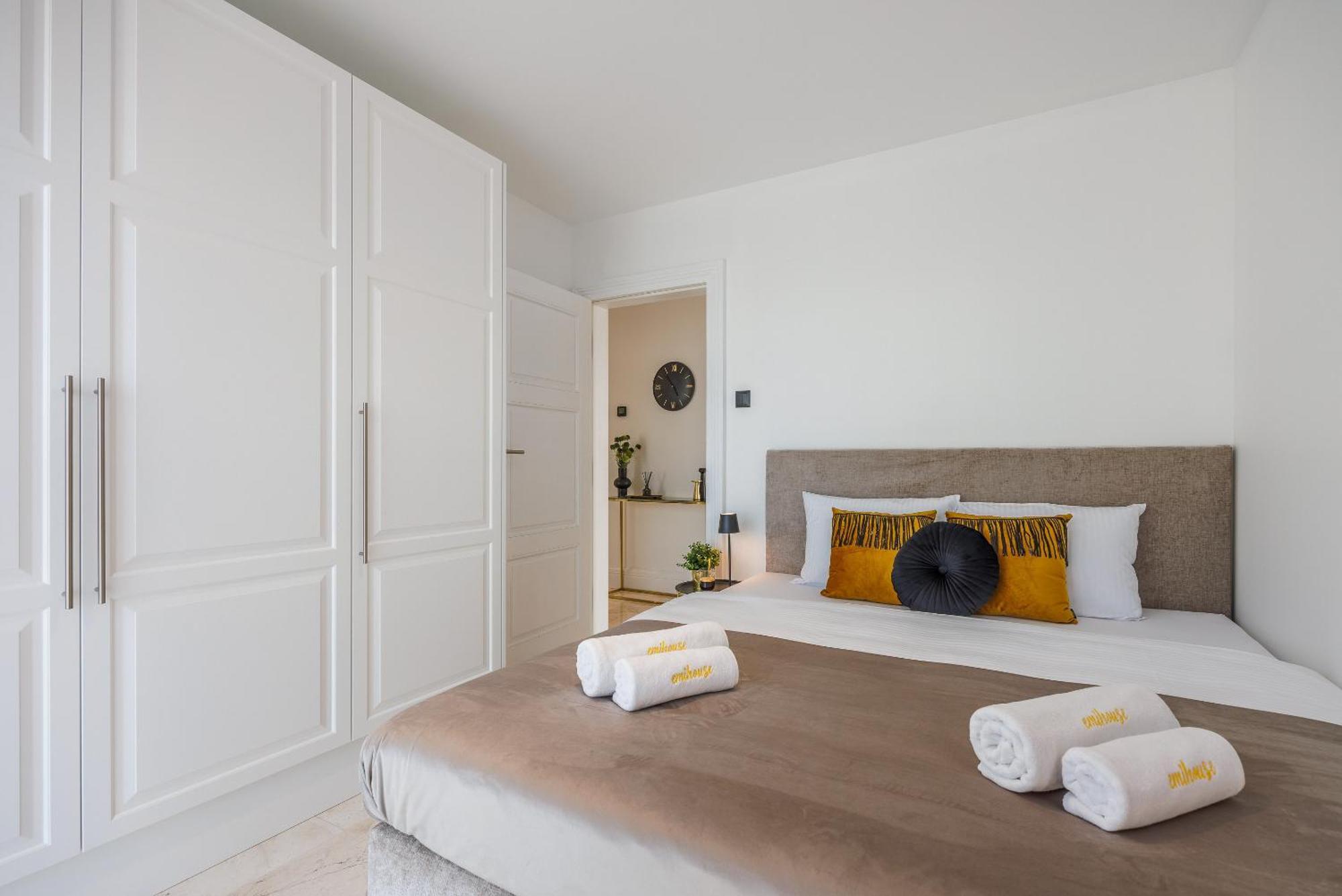 Emihouse Riverside Premium & Free Parking