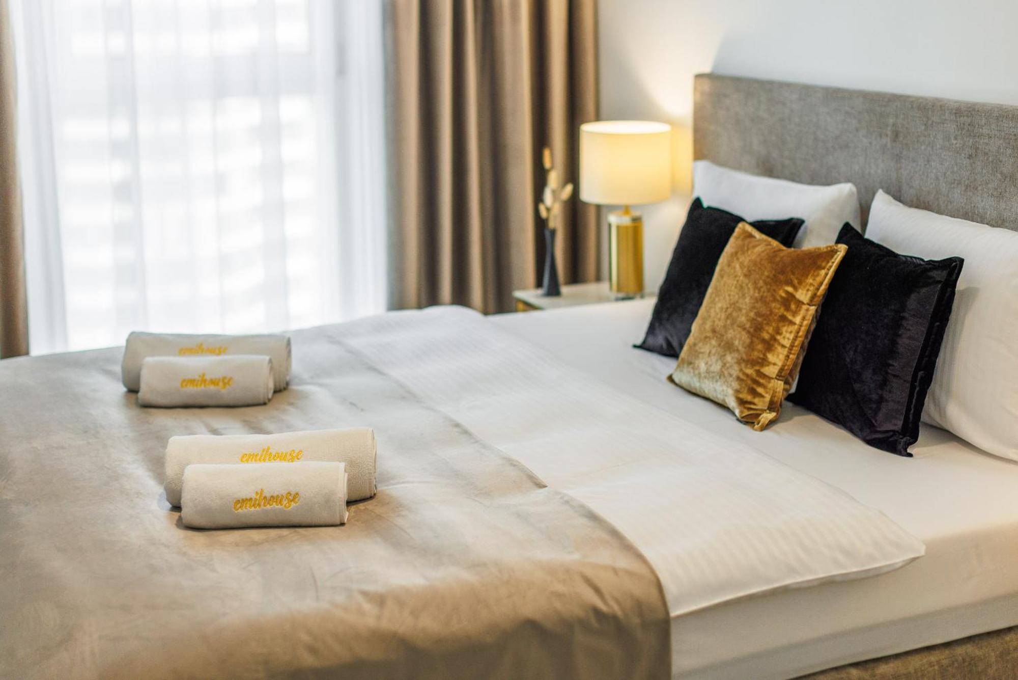 Emihouse Riverside Premium & Free Parking Apartament *